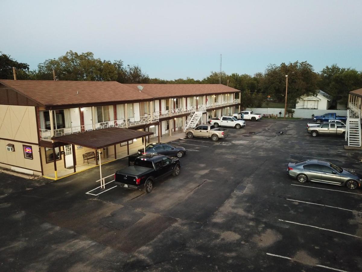 Executive Inn San Saba Екстер'єр фото